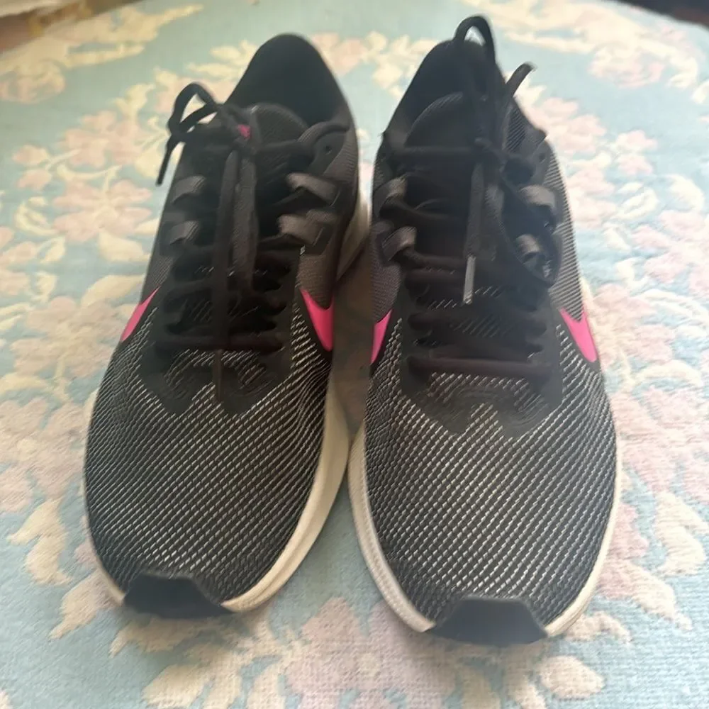 NIKE SZ 8 Black & *Barbie-Pink* Swoosh! EUC! Very Clean!!!